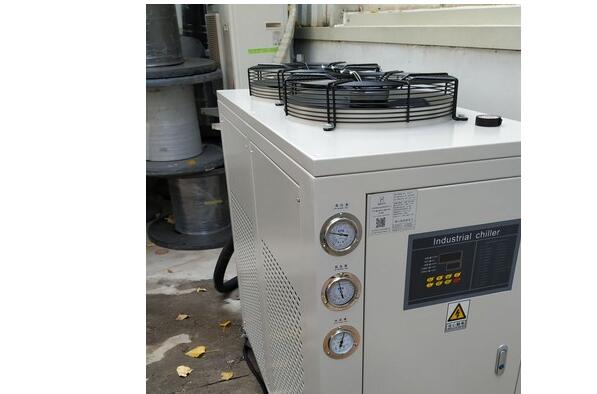 風冷式冷水機廠家什么樣的設備性價比最好